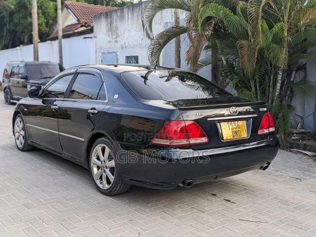 Toyota Crown 2005 Black