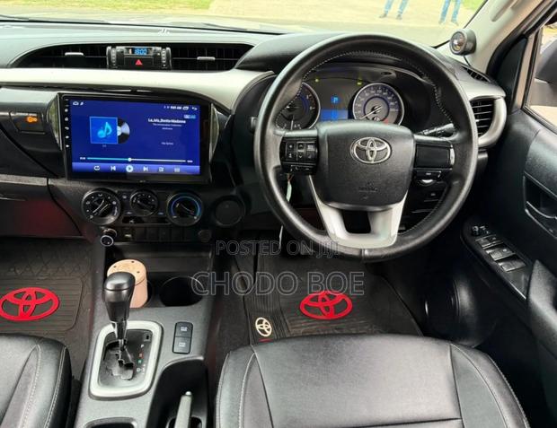 Toyota Hilux 2018 Gray