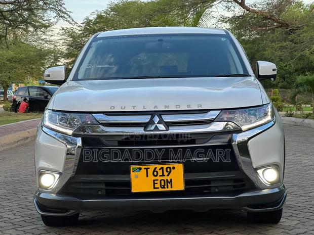 Mitsubishi Outlander 2015 White