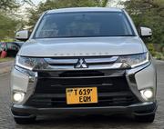 Mitsubishi Outlander 2015 White for sale