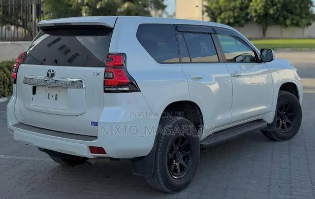 Toyota Land Cruiser Prado 2021 White