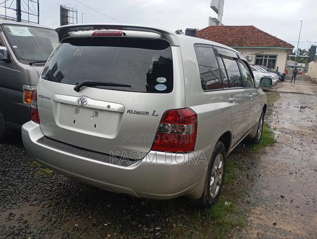 Toyota Kluger 2005 Silver