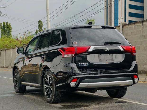 Mitsubishi Outlander 2015 Black