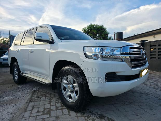 Toyota Land Cruiser 5.7 V8 GXR 2016 White