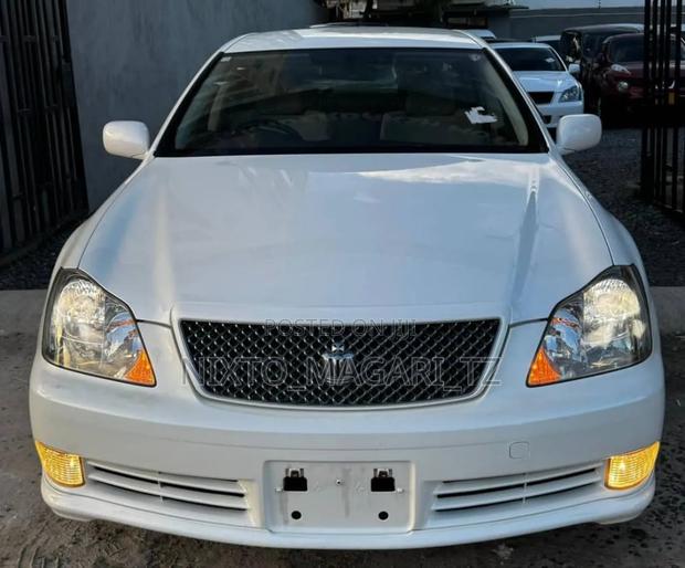 Toyota Crown 2004 White