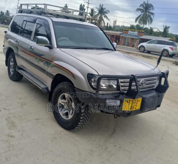 Toyota Land Cruiser 2004 Silver