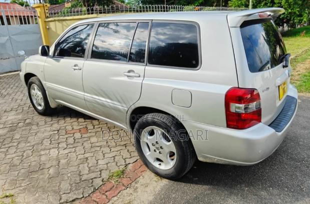 Toyota Kluger 2004 Silver