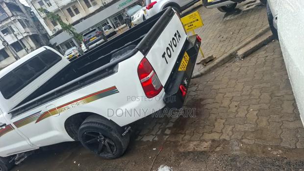 Toyota Hilux 2012 White