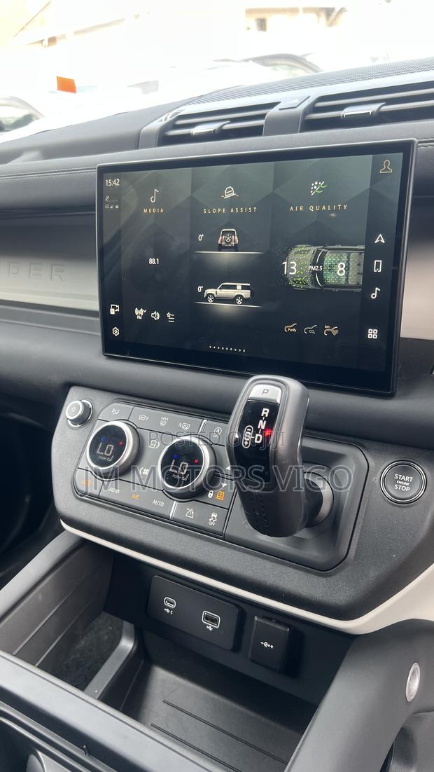 Land Rover Defender 2025 Gray