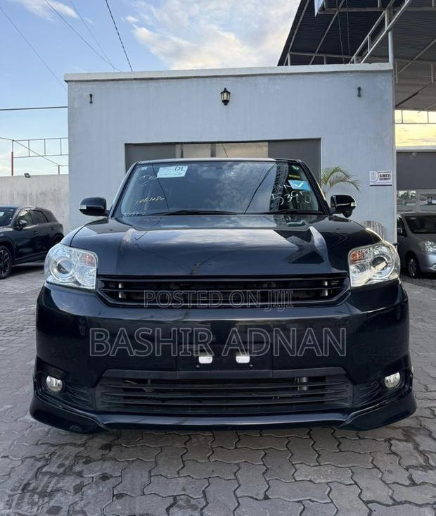 Toyota Corolla Rumion Hatchback 1.8 FWD 2015 Black