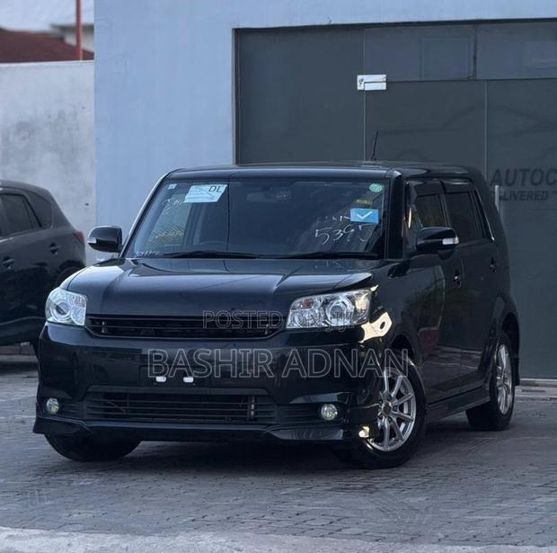 Toyota Corolla Rumion Hatchback 1.8 FWD 2015 Black