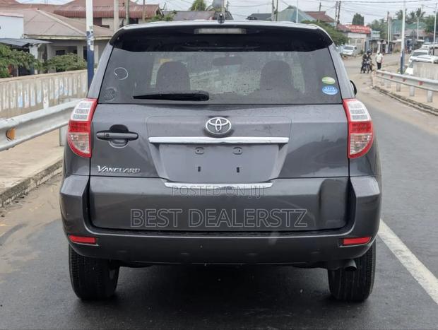 Toyota Vanguard 2009 Gray