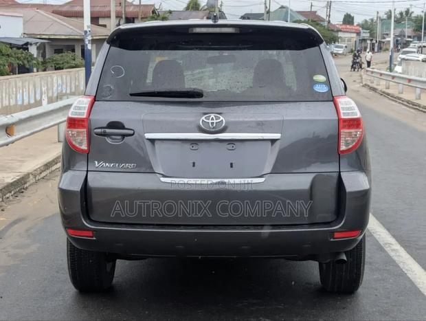 Toyota Vanguard 2009 Gray