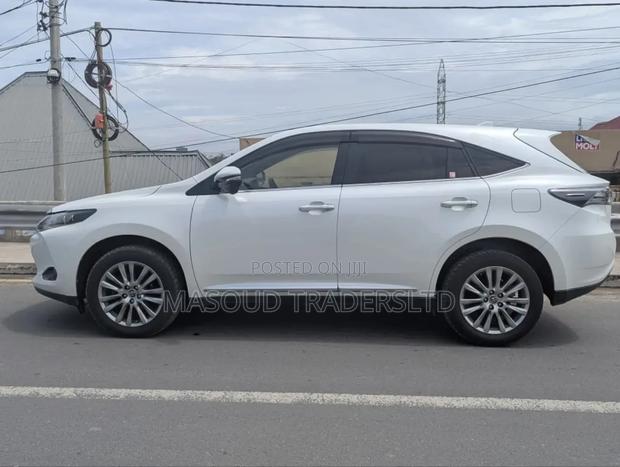 Toyota Harrier 2.5 Hybrid 4WD 2016 White