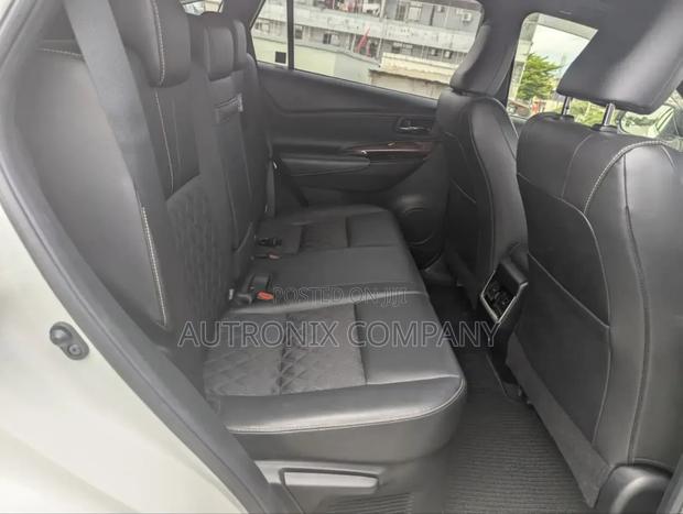Toyota Harrier 2.5 Hybrid 4WD 2016 White