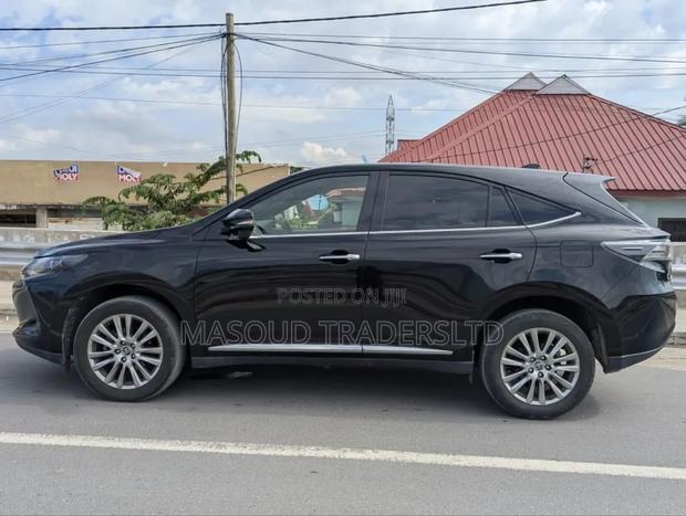 Toyota Harrier 2.0 4WD 2016 Black