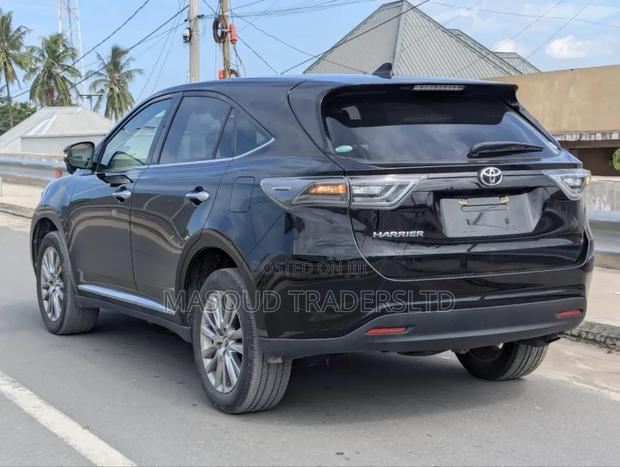 Toyota Harrier 2.0 4WD 2016 Black