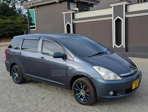 Toyota Wish 2004 Gray