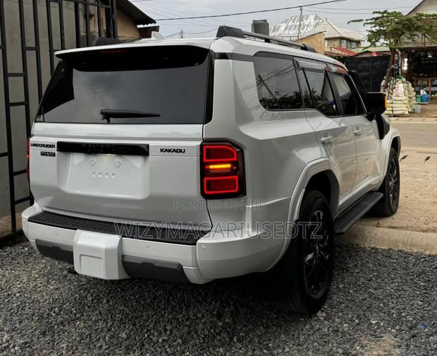 Toyota Land Cruiser Prado 2.8 2025 Ivory