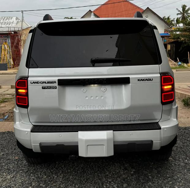 Toyota Land Cruiser Prado 2.8 2025 Ivory