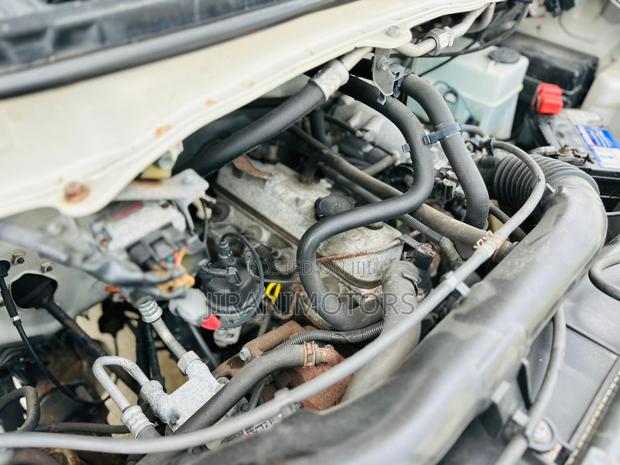 Toyota LiteAce Noah 2000 White