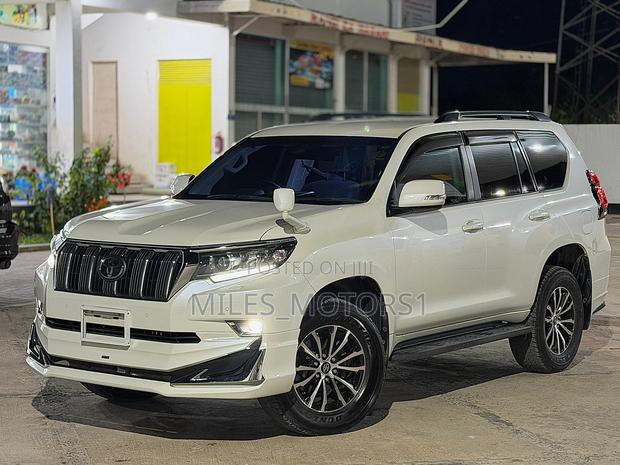 Toyota Land Cruiser Prado 2018 White