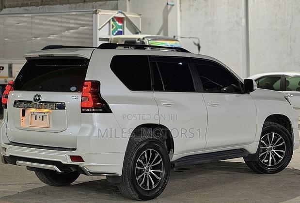 Toyota Land Cruiser Prado 2018 White