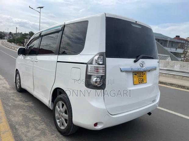 Toyota Noah 2008 White
