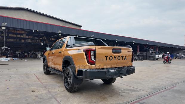 New Toyota Hilux 2025 Orange