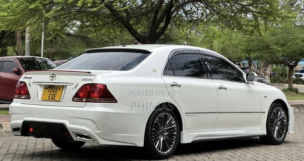 Toyota Crown 2007 White