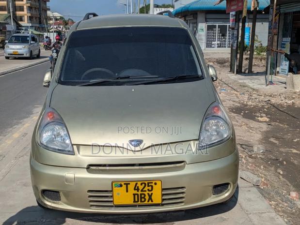 Toyota Fun Cargo 2005 Silver