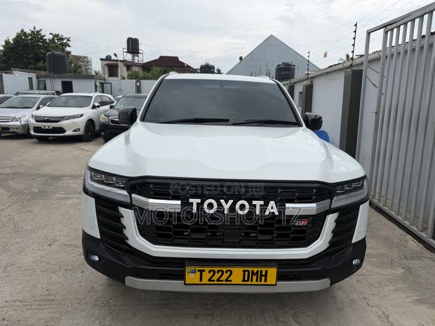 Toyota Land Cruiser 4.6 V8 ZX 2016 White