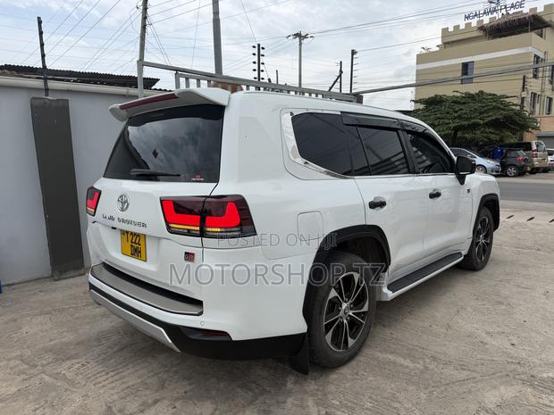 Toyota Land Cruiser 4.6 V8 ZX 2016 White