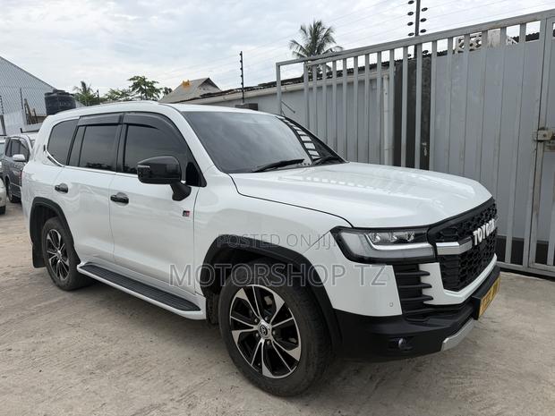 Toyota Land Cruiser 4.6 V8 ZX 2016 White