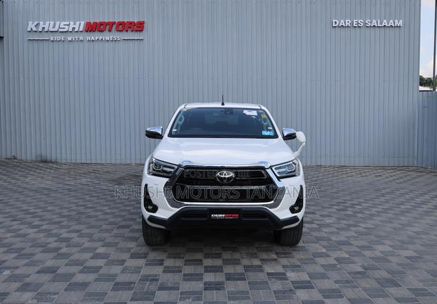 Toyota Hilux 2021 White