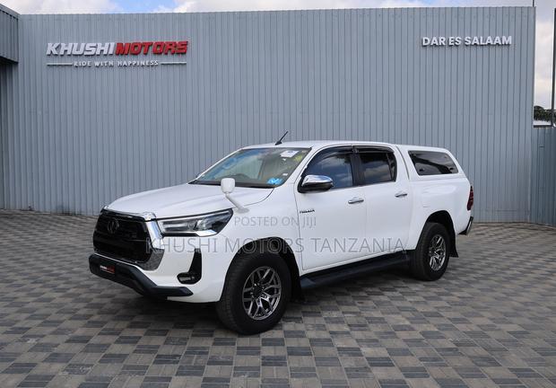 Toyota Hilux 2021 White