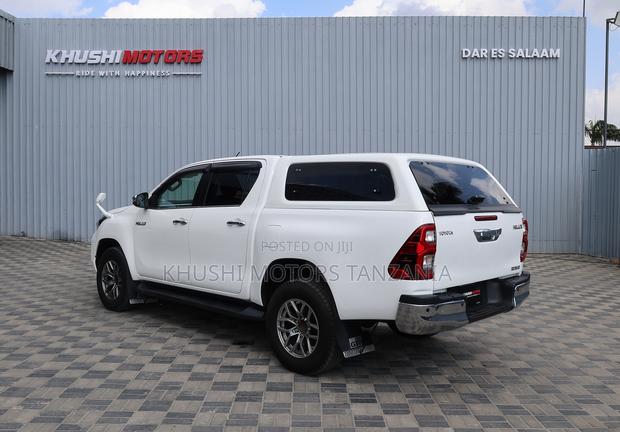 Toyota Hilux 2021 White