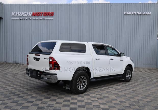 Toyota Hilux 2021 White