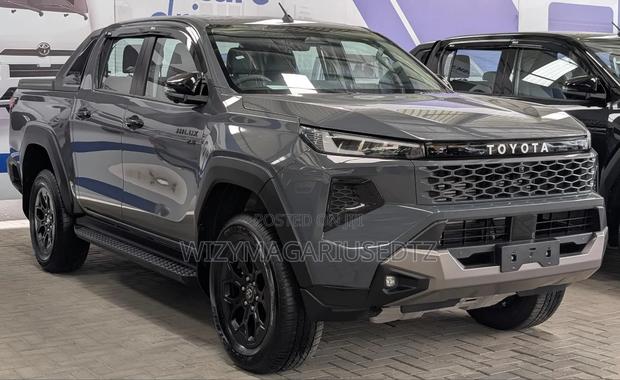 New Toyota Hilux 2025 Teal