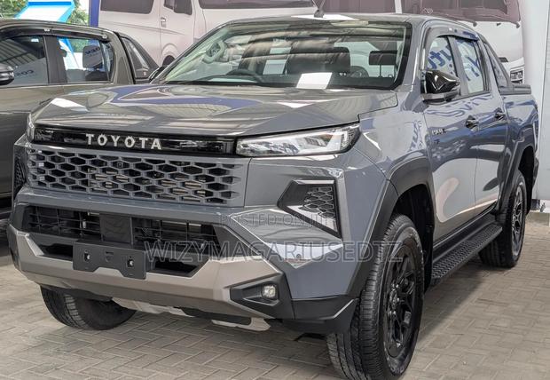 New Toyota Hilux 2025 Teal