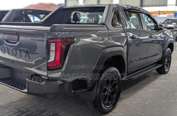 New Toyota Hilux 2025 Teal