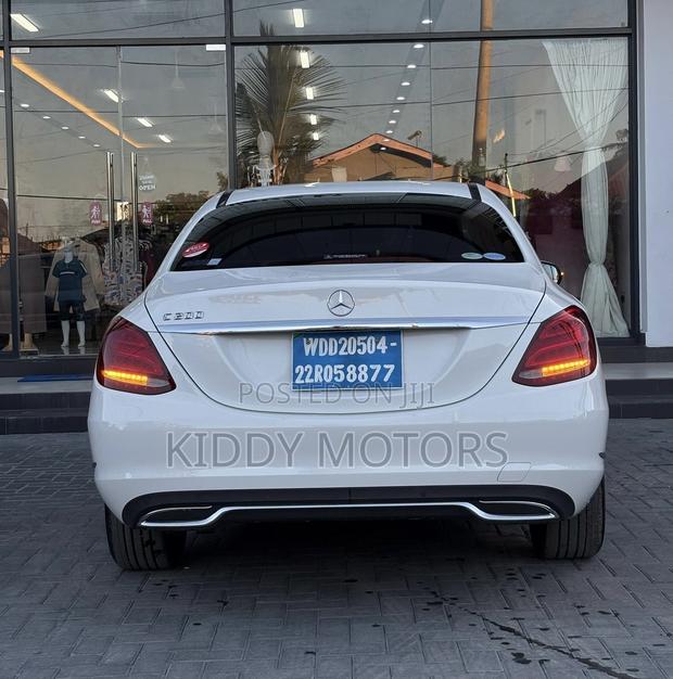 Mercedes-Benz C200 2015 Pearl