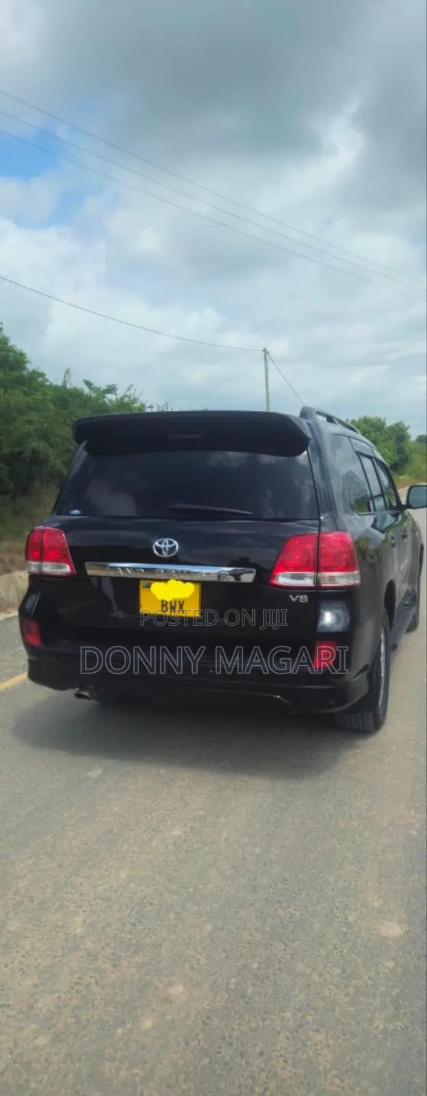 Toyota Land Cruiser 2010 Black