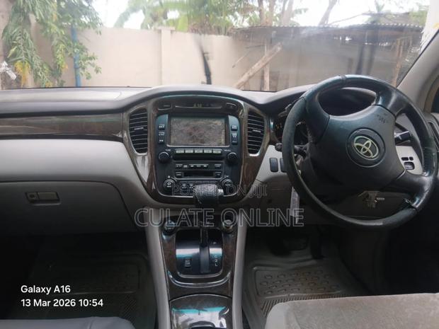Toyota Kluger 2001 Gold