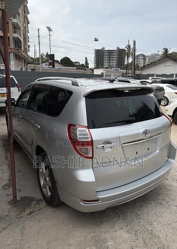 Toyota Vanguard 2008 Silver