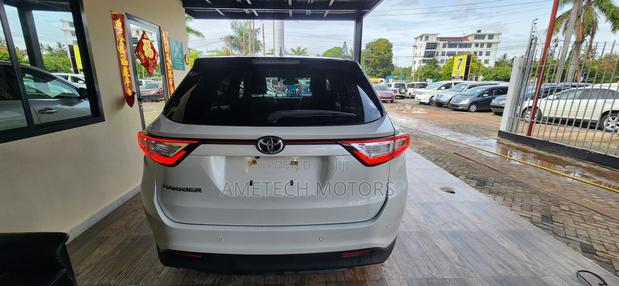 Toyota Harrier 2.0 2019 White