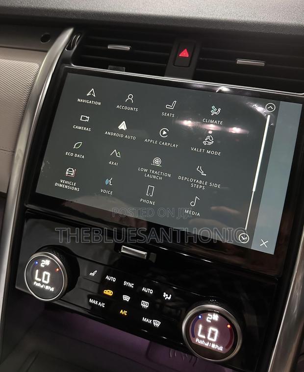 Land Rover Discovery 2023 Silver