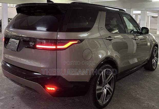 Land Rover Discovery 2023 Silver