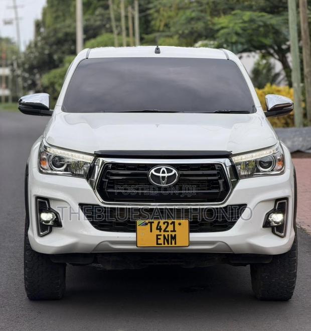 Toyota Hilux 2018 White