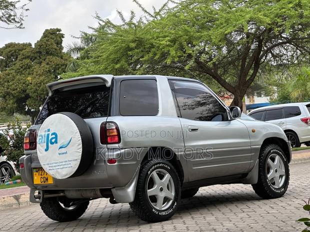 Toyota RAV4 1999 Silver